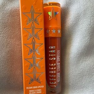 Jeffree Star Cosmetics Velour Lipstick ‘Yummy’